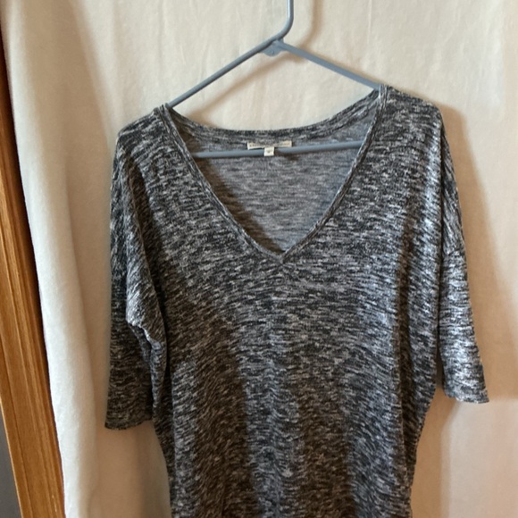 Express Tops - Express Black and White V-Neck Short Sleeve Top